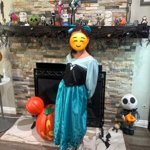 Pre-owned Kid’s Ariel dress.